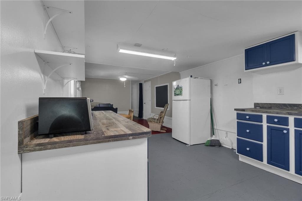 238 Mamie ST-30
