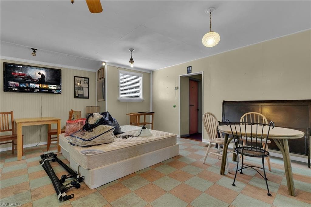 238 Mamie ST-10