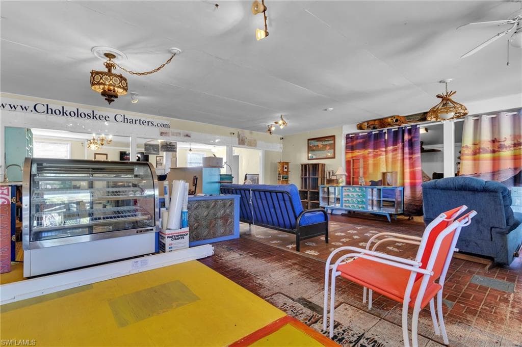 238 Mamie ST-4