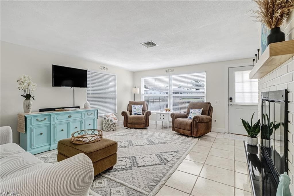 2686 Clyde ST-17