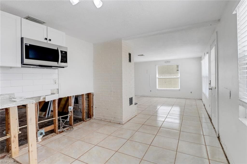 2686 Clyde ST-12