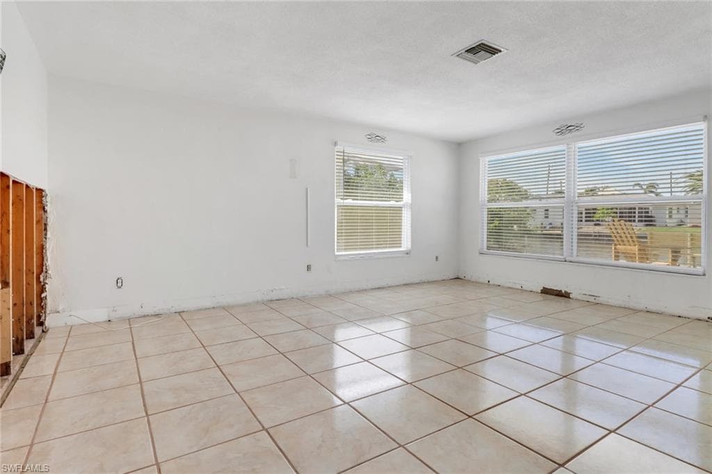 2686 Clyde ST-18