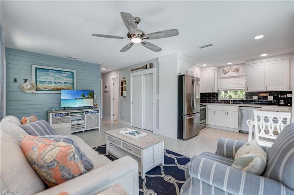 1012/1014 E Gulf DR-6
