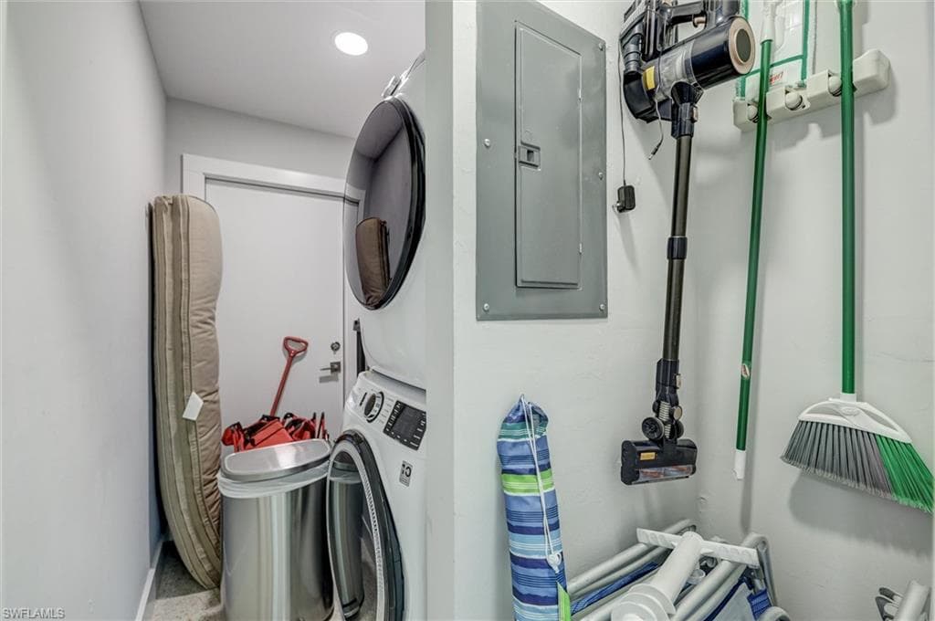 1012/1014 E Gulf DR-22