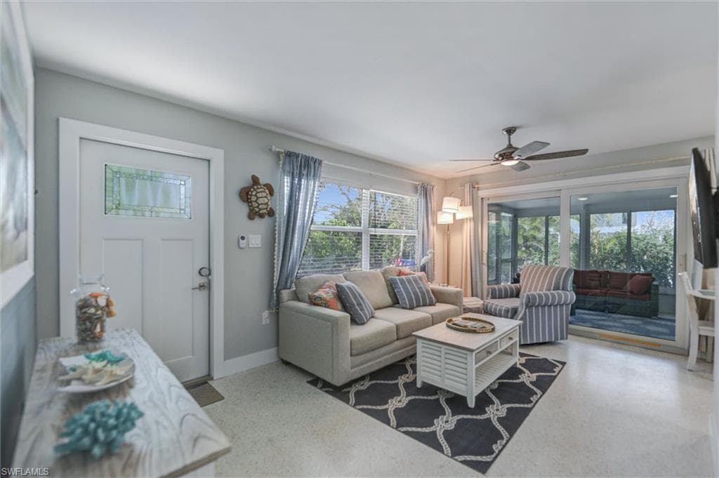 1012/1014 E Gulf DR-7