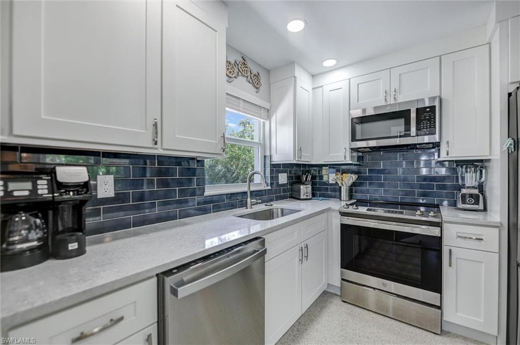 1012/1014 E Gulf DR-9