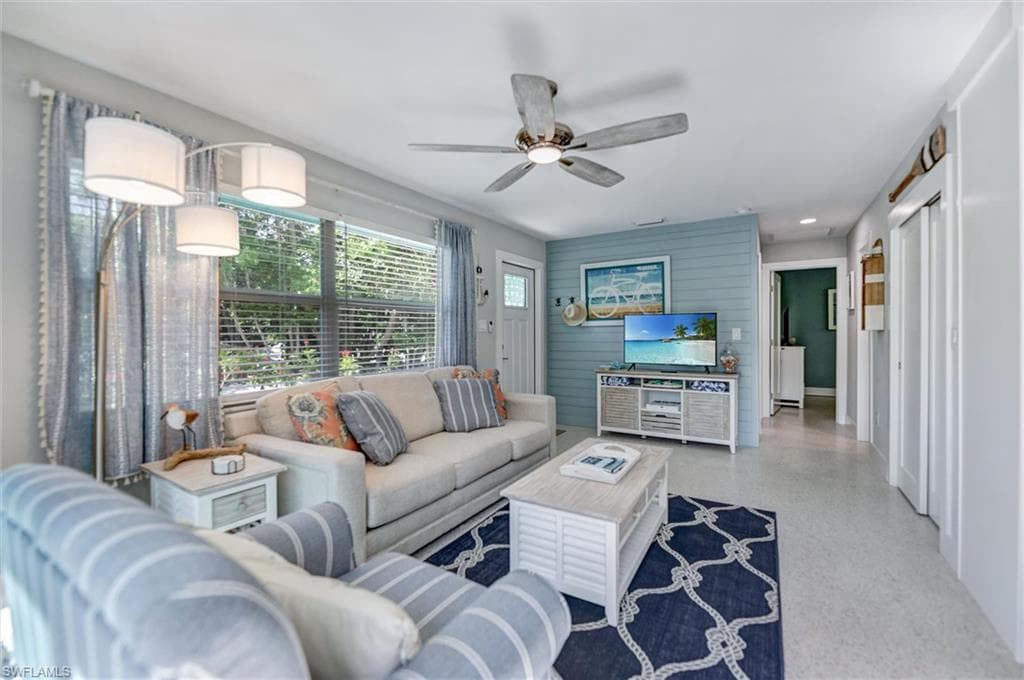 1012/1014 E Gulf DR-4
