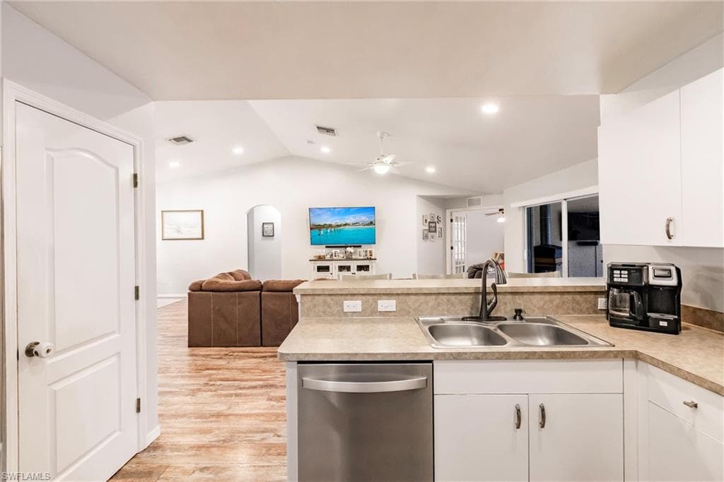 324 Parkdale BLVD-13