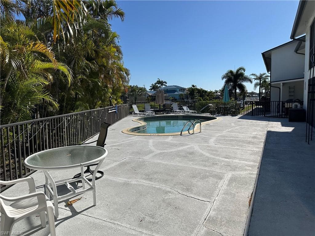 1521 SW 47th TER 201-20