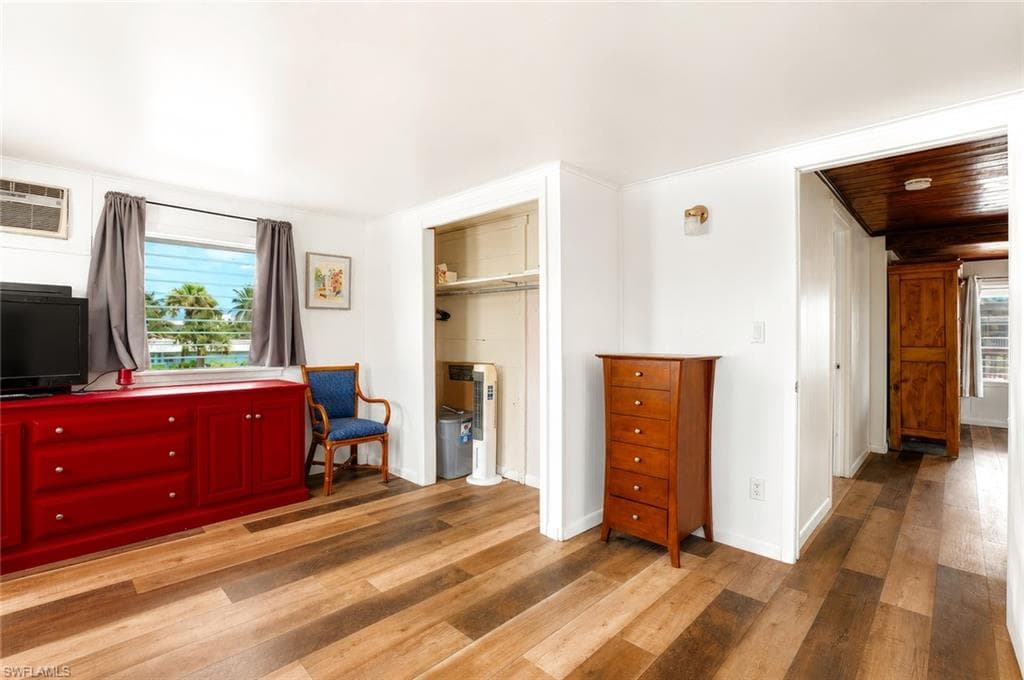 340 Crescent ST-16