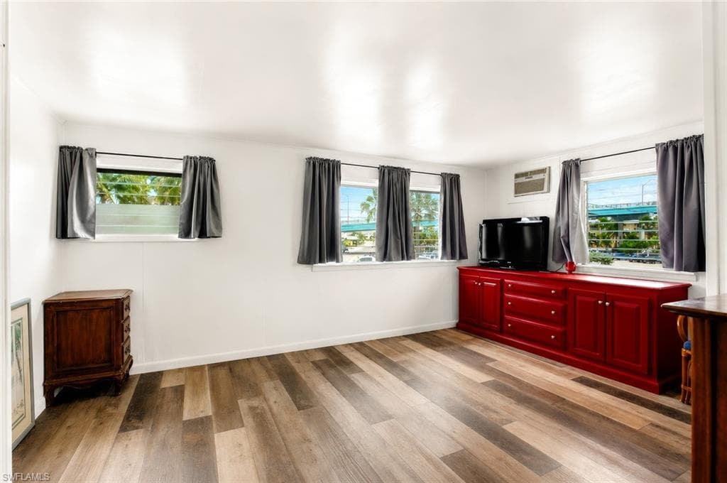 340 Crescent ST-15