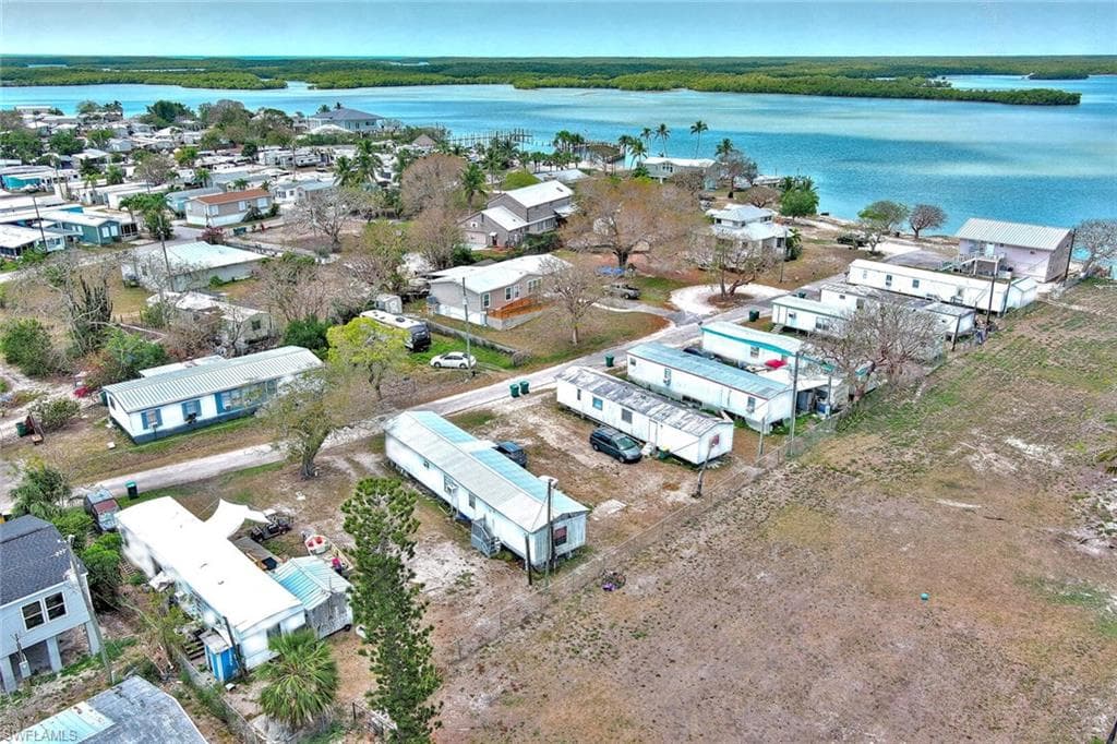 1165 Rewis DR-19