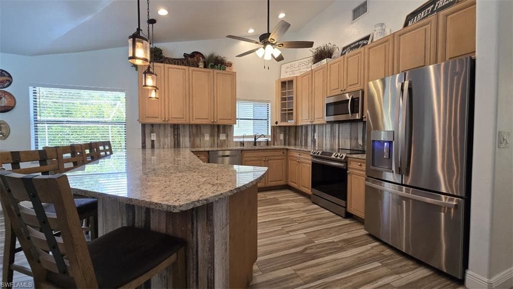7311 Sean LN-9