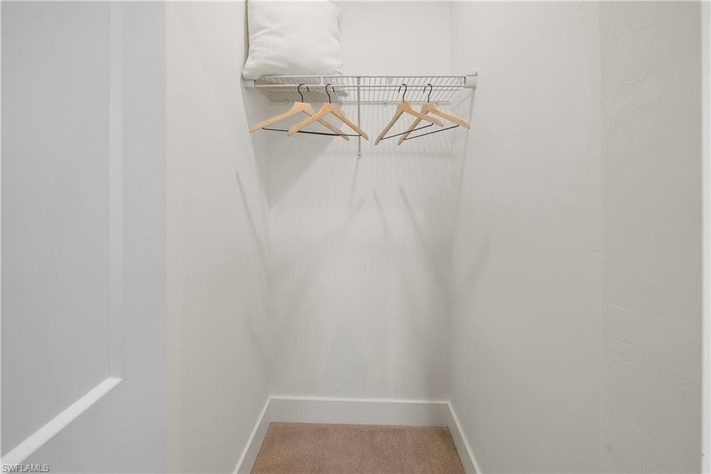 6092 Barbara CIR-32