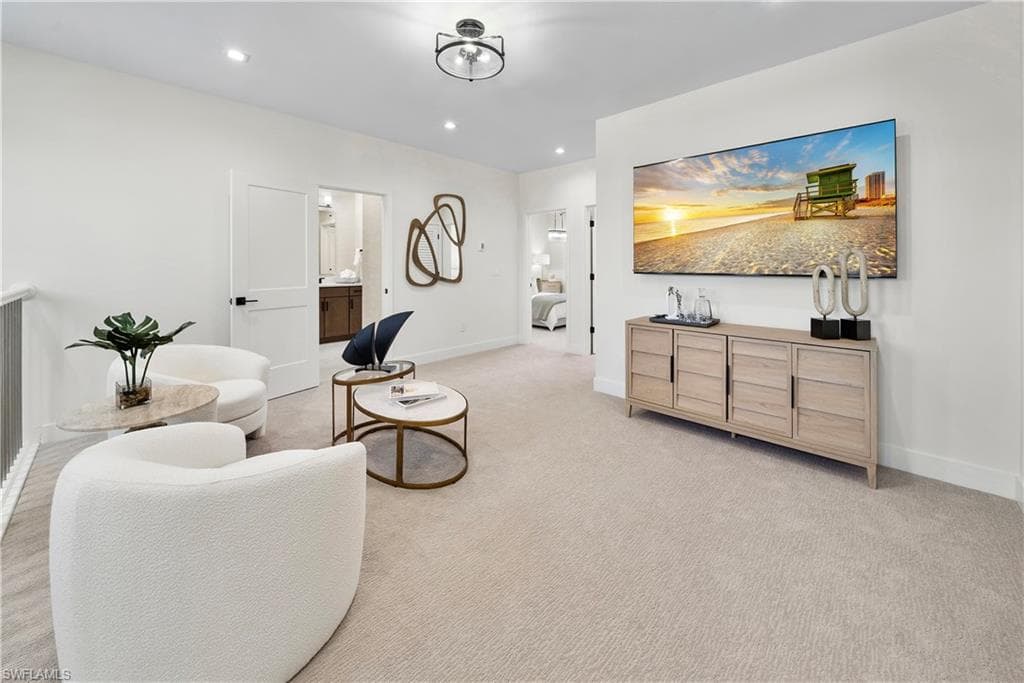 6092 Barbara CIR-28