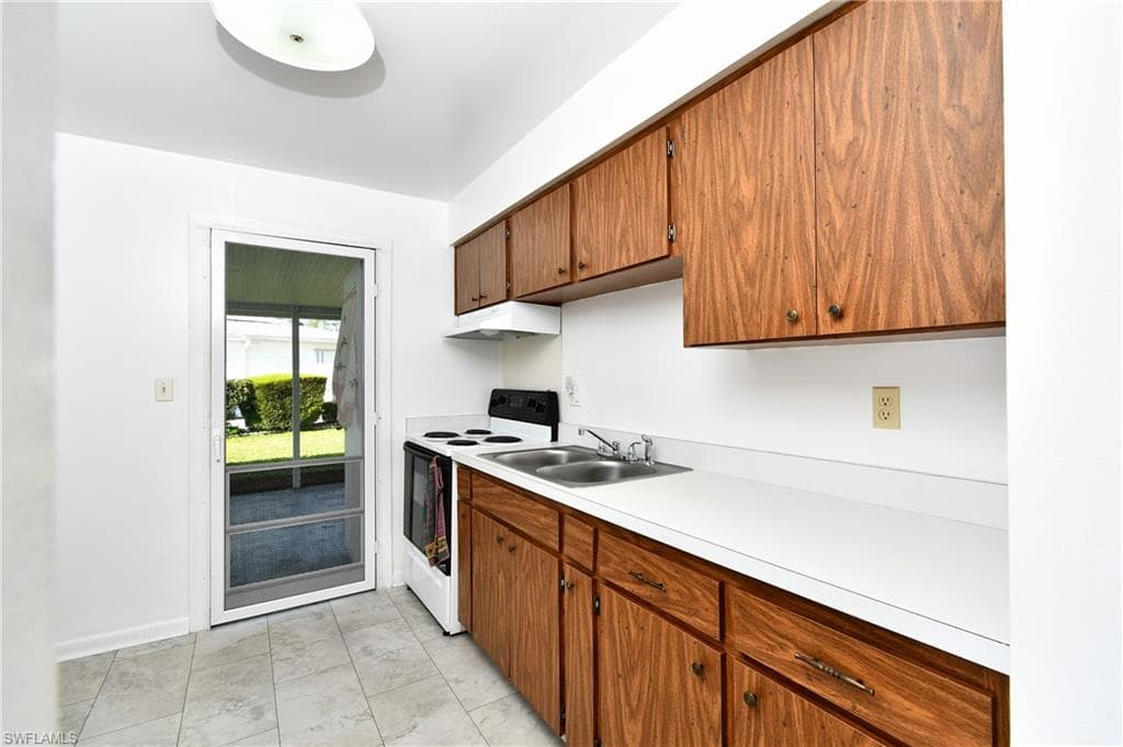 26 Pinewood BLVD-3
