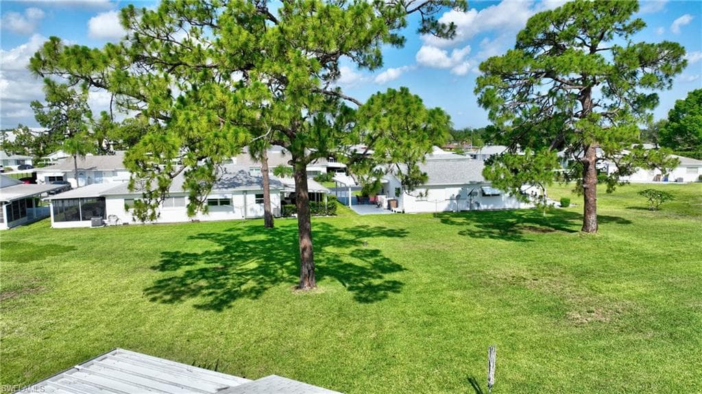 26 Pinewood BLVD-32