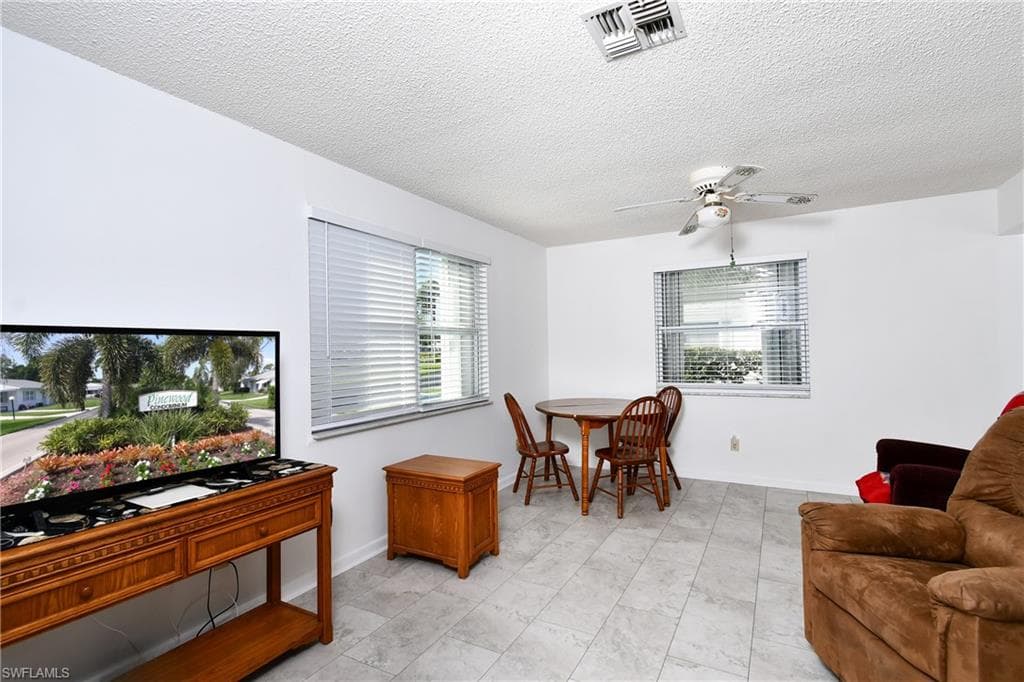26 Pinewood BLVD-9