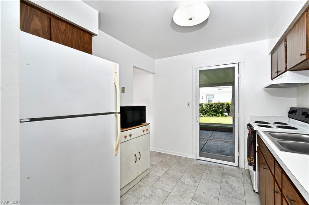 26 Pinewood BLVD-4
