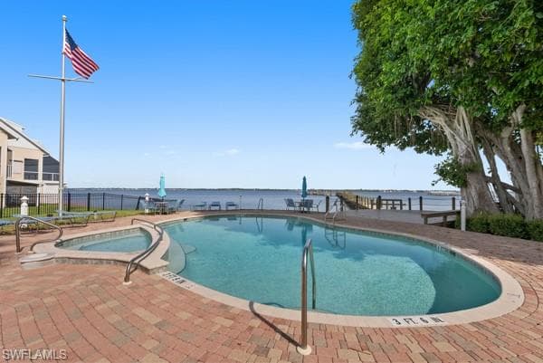 819 James ST-15