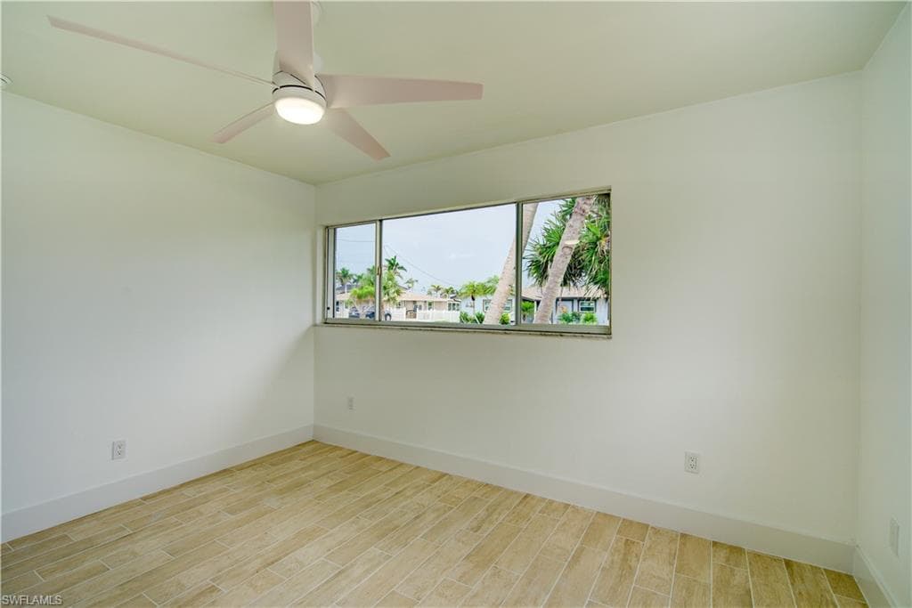 32 Fairview BLVD-22
