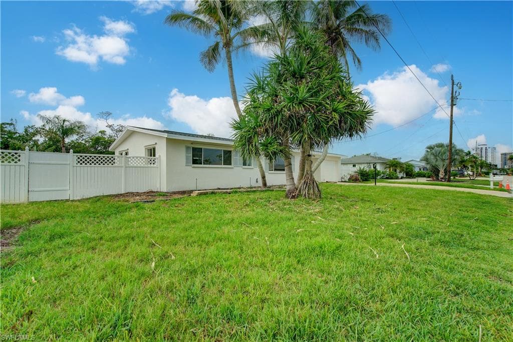 32 Fairview BLVD-28