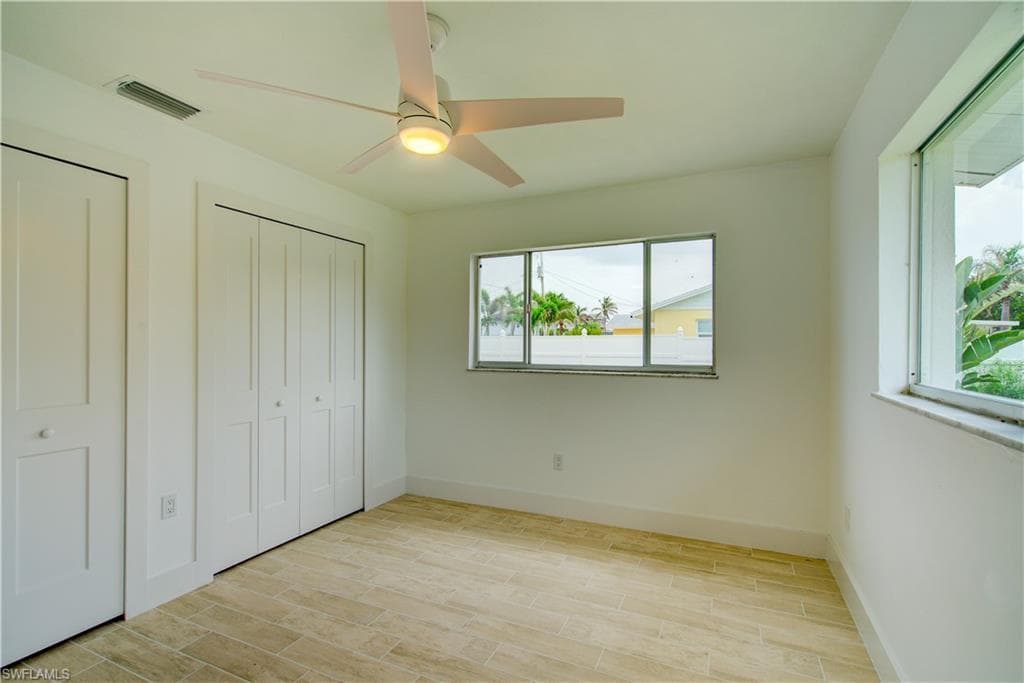 32 Fairview BLVD-20