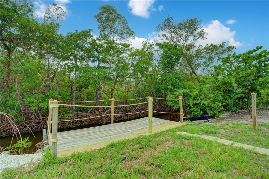 32 Fairview BLVD-38
