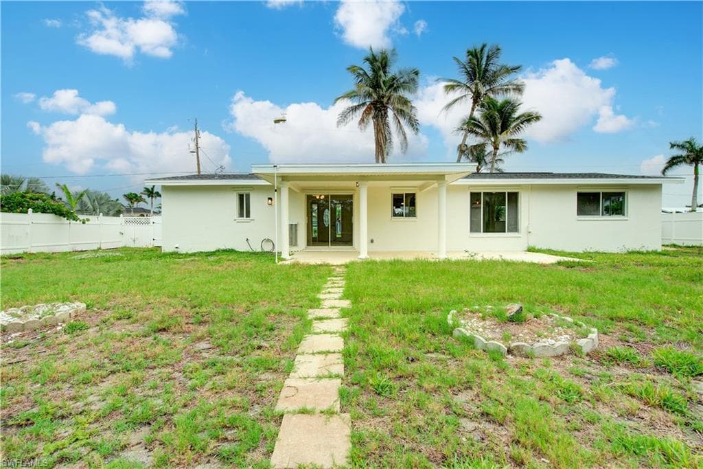32 Fairview BLVD-35
