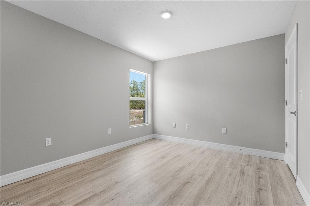 337 Woodburn DR-16