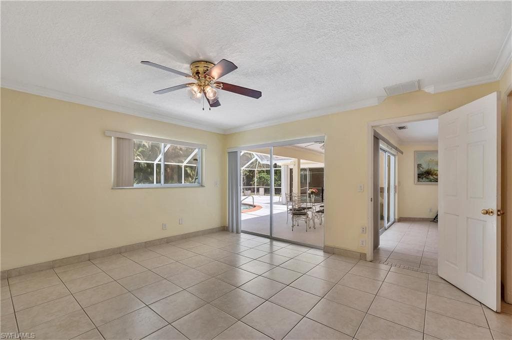 639 Pompano DR-18