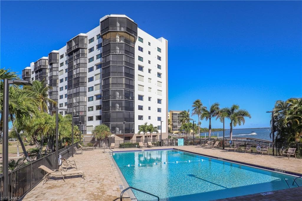 4265 Bay Beach LN 524-29