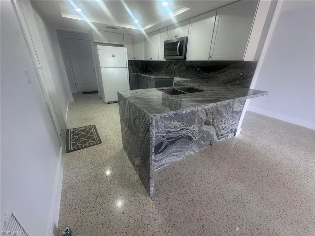 2231 Isle Of Pines AVE-19