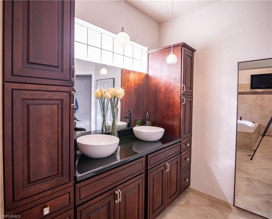 5160 Harborage DR-25