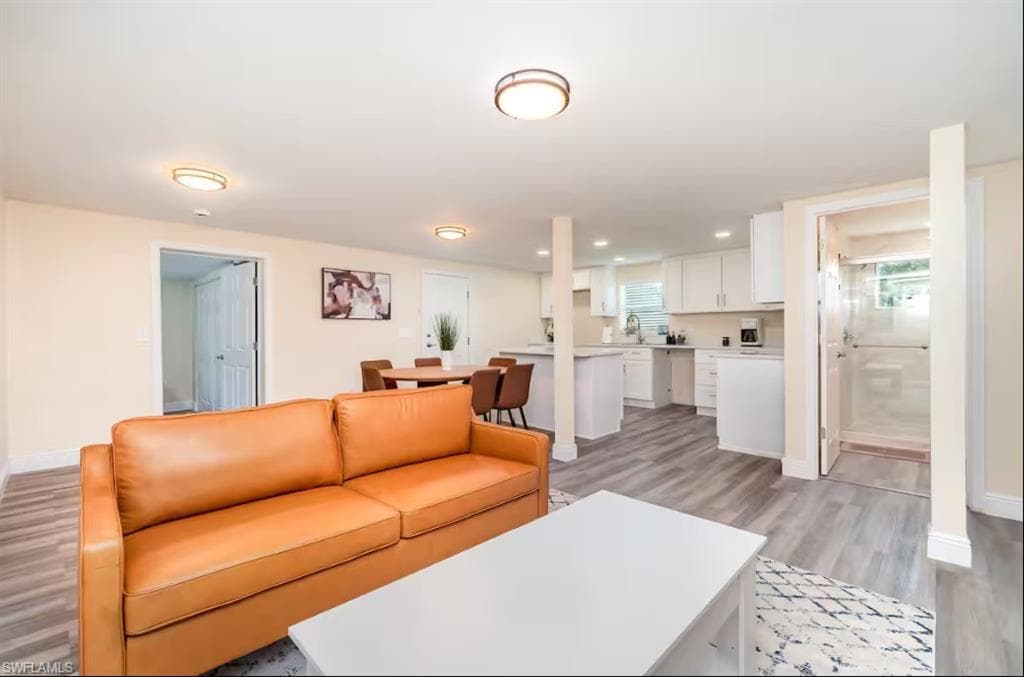 203 Kingston DR-16