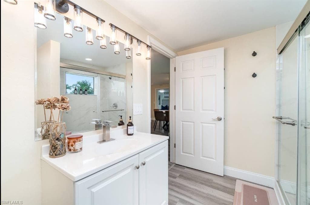 203 Kingston DR-9