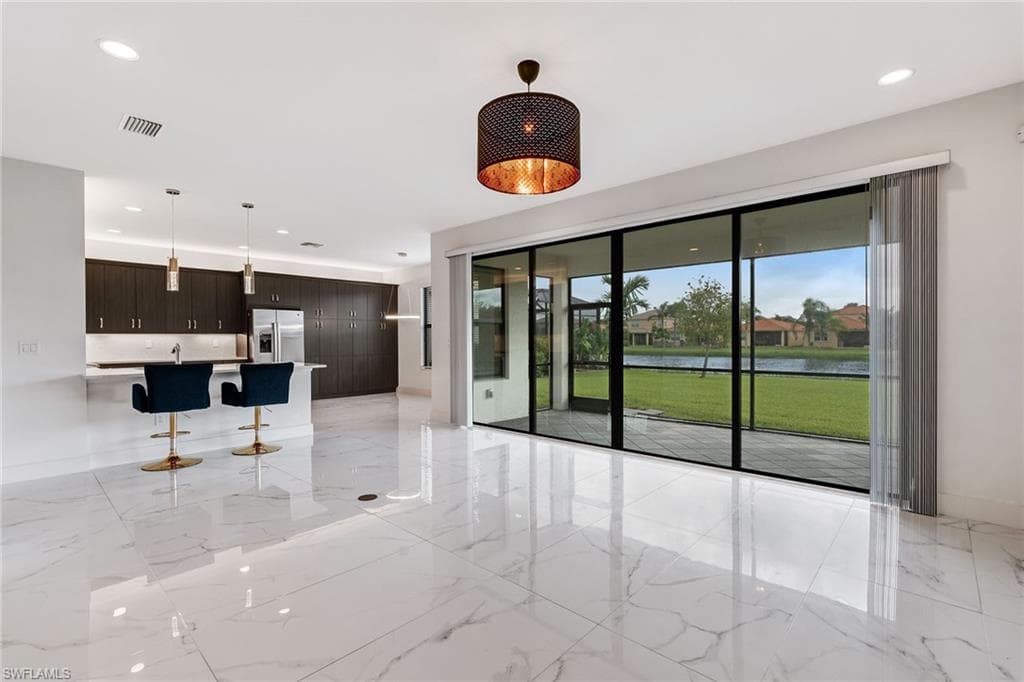 11604 Meadowrun CIR-10