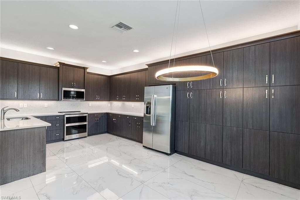 11604 Meadowrun CIR-14