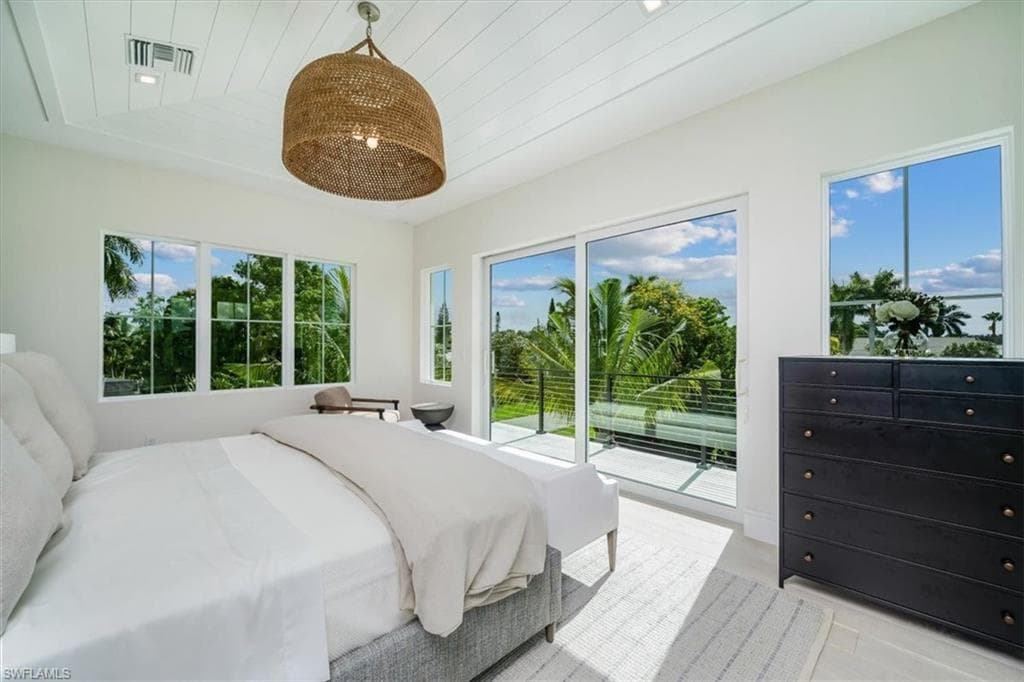 1645 Bonita CT-27