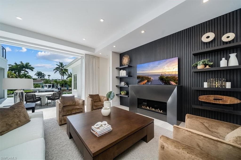 1645 Bonita CT-13