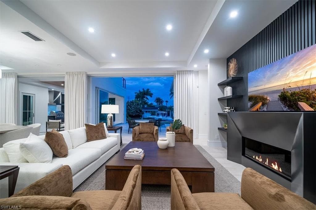 1645 Bonita CT-14