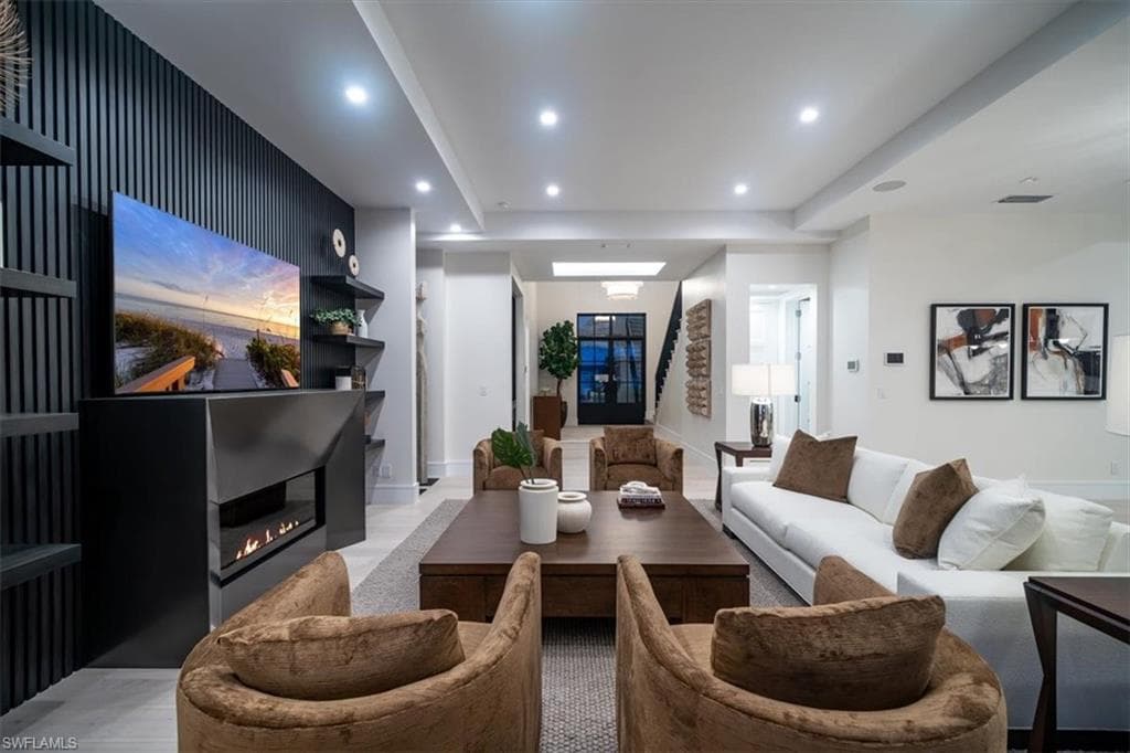 1645 Bonita CT-15