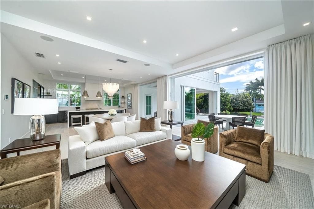 1645 Bonita CT-11