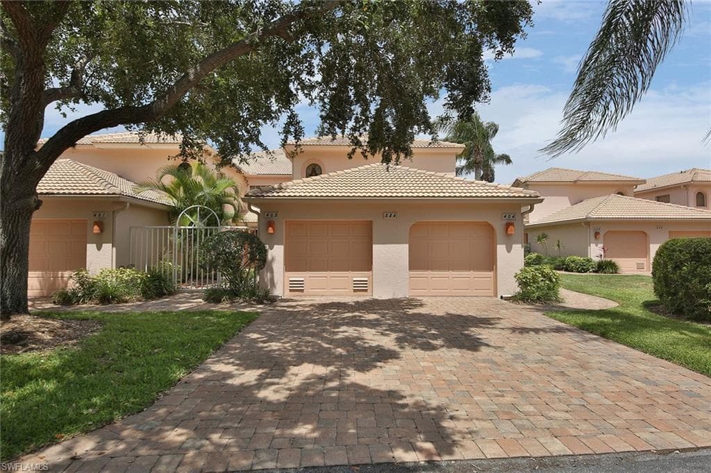 526 Lake Louise CIR 4-403-1