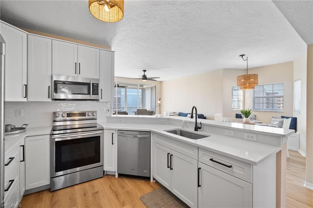 22748 Island Pines WAY 403-8