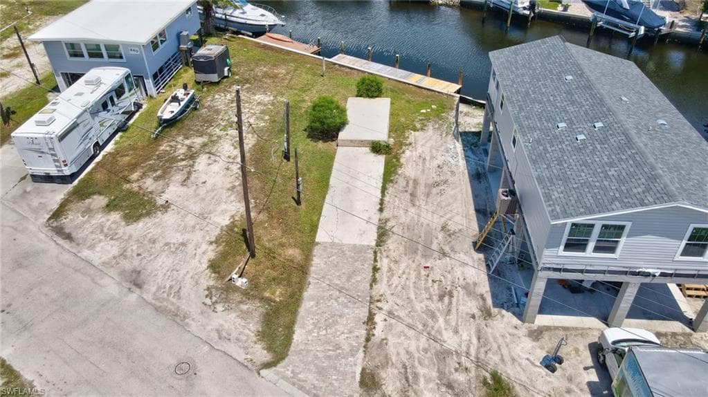 856 Oak ST-6