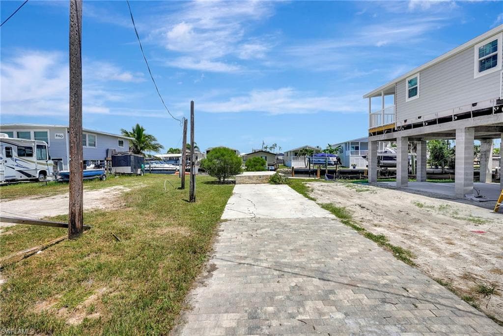 856 Oak ST-22