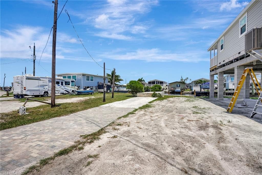 856 Oak ST-14
