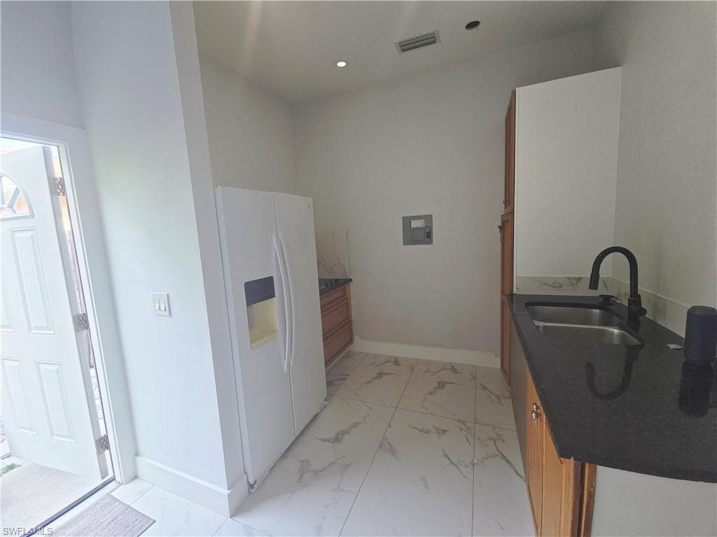 5321 Warren ST-18