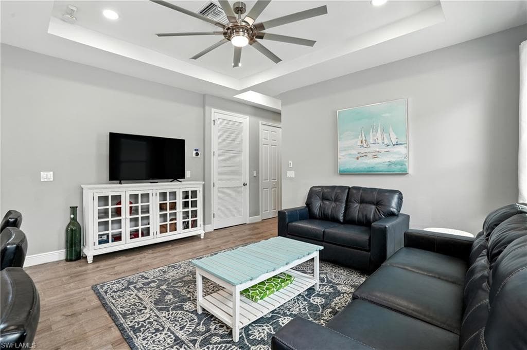 10140 Carolina ST-4